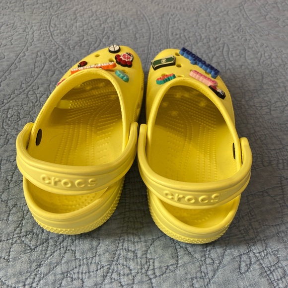 Crocs loaded w Jibbetz - Picture 6 of 14